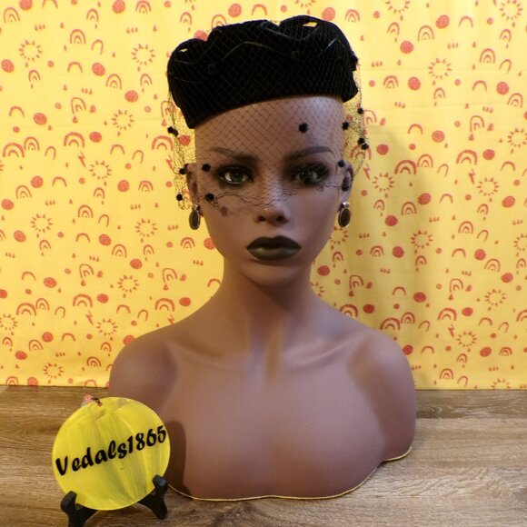 Women's Vintage Fascinator Hat Plush Black with Lace Veil and Open Crown - Picture 1 of 13